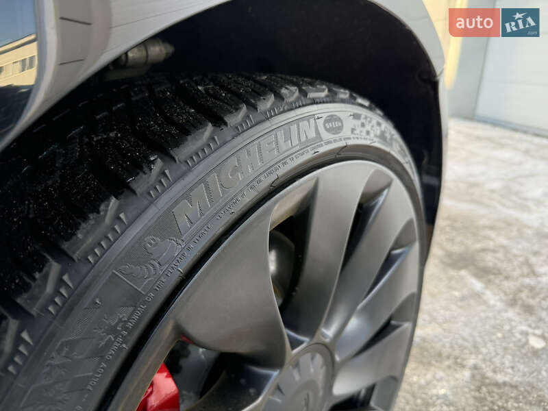 Седан Tesla Model 3 2022 в Броварах