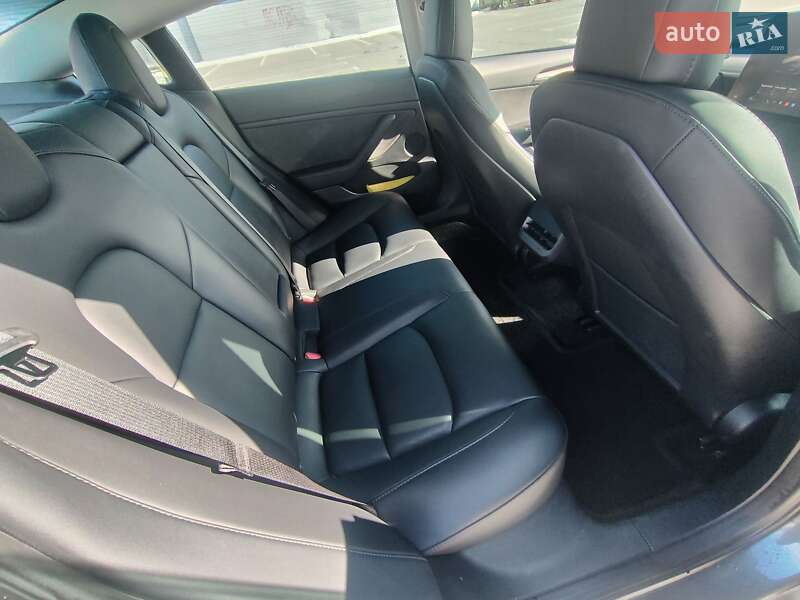Седан Tesla Model 3 2023 в Киеве