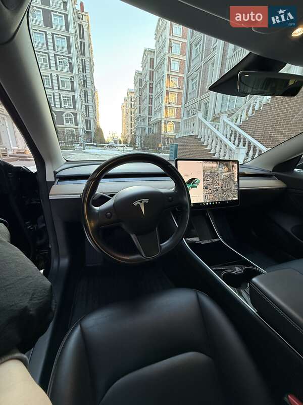 Седан Tesla Model 3 2019 в Киеве