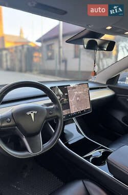 Седан Tesla Model 3 2019 в 