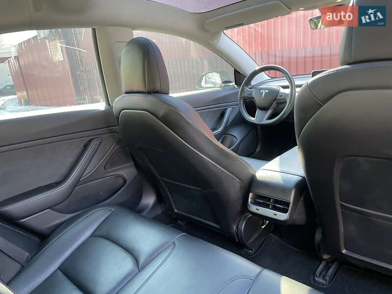 Седан Tesla Model 3 2018 в Харкові