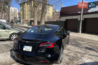 Седан Tesla Model 3 2021 в Києві