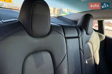 Седан Tesla Model 3 2020 в Луцке