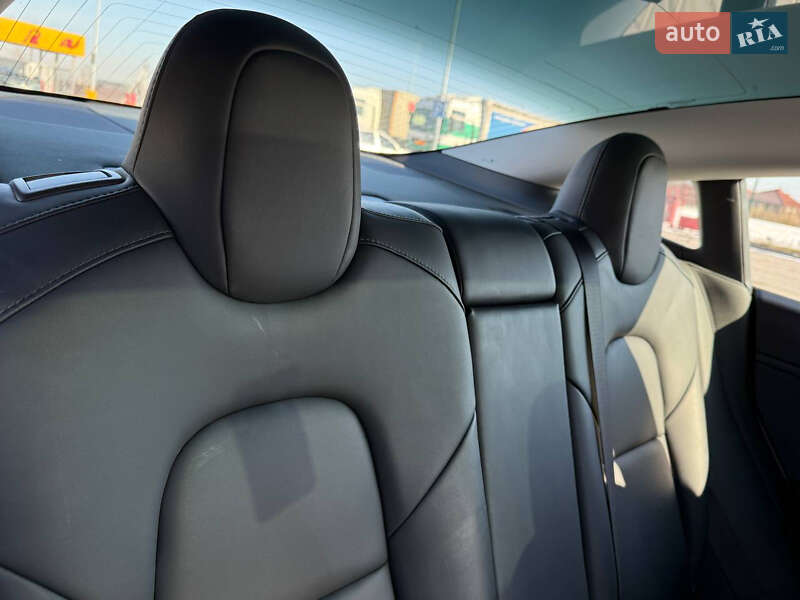 Седан Tesla Model 3 2020 в Луцке