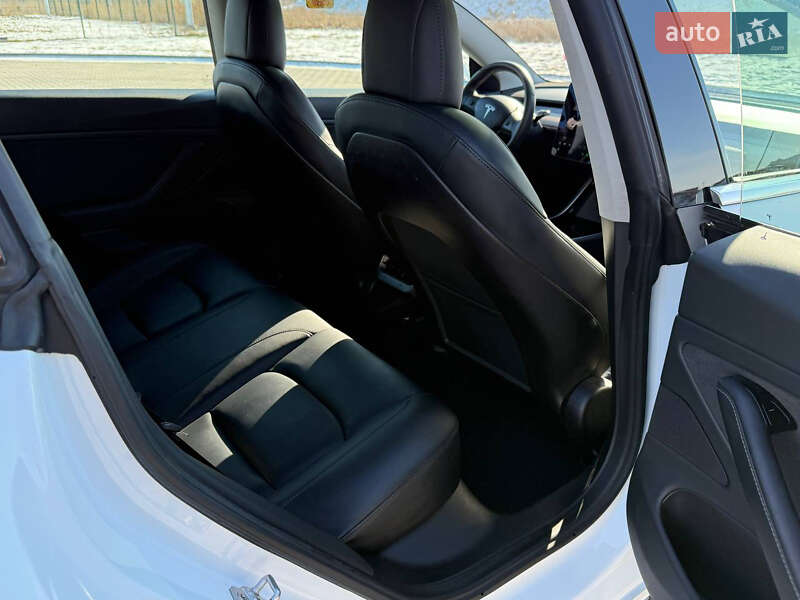 Седан Tesla Model 3 2020 в Луцке