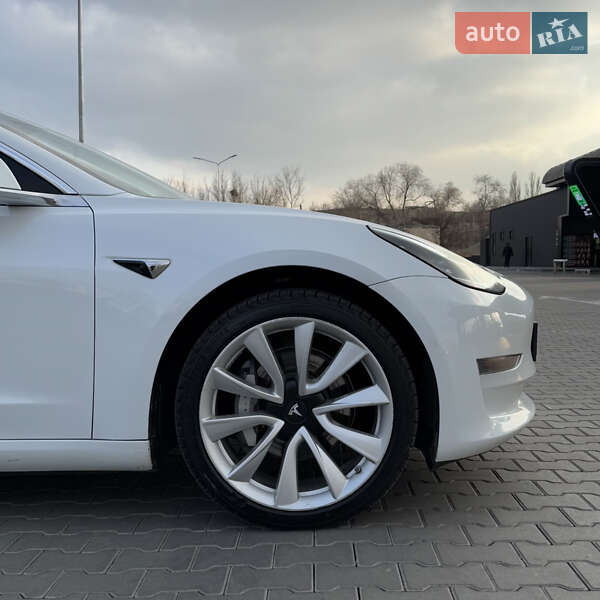 Седан Tesla Model 3 2018 в Одесі