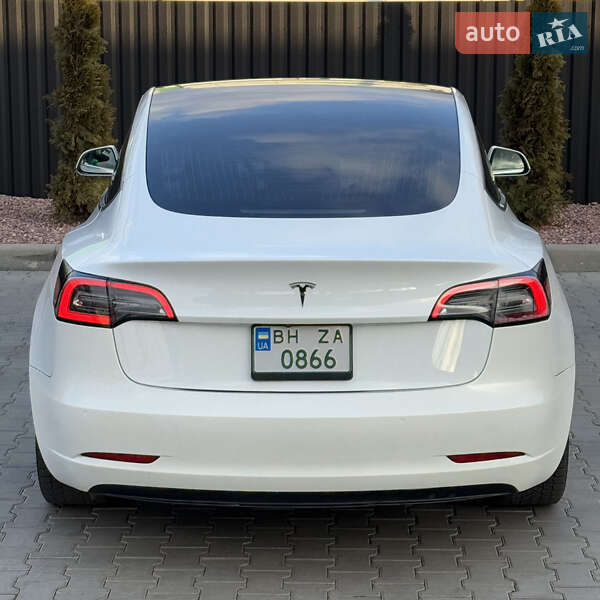 Седан Tesla Model 3 2018 в Одесі