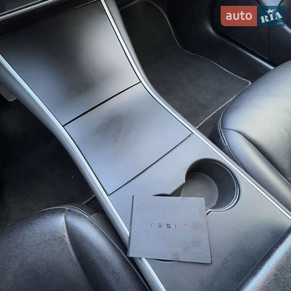 Седан Tesla Model 3 2018 в Одесі