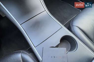 Седан Tesla Model 3 2018 в 