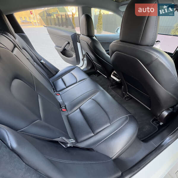 Седан Tesla Model 3 2018 в Одесі