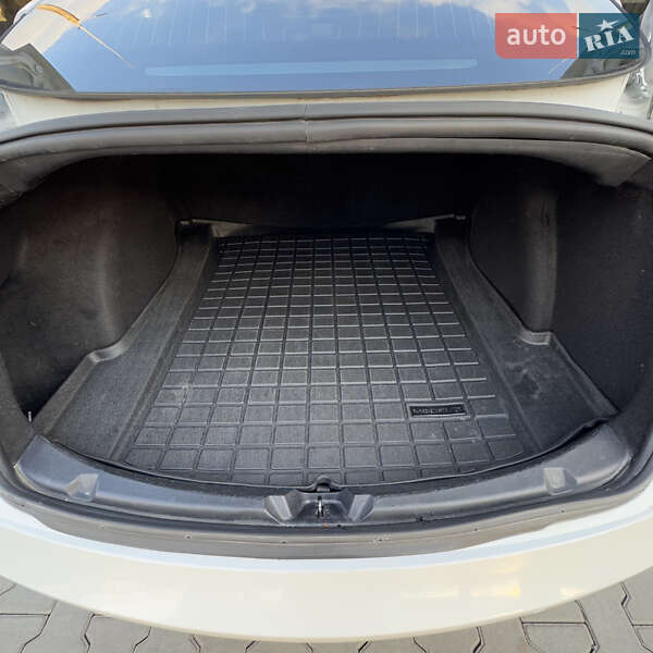 Седан Tesla Model 3 2018 в Одесі