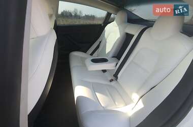 Седан Tesla Model 3 2023 в 