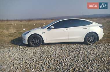 Седан Tesla Model 3 2023 в 