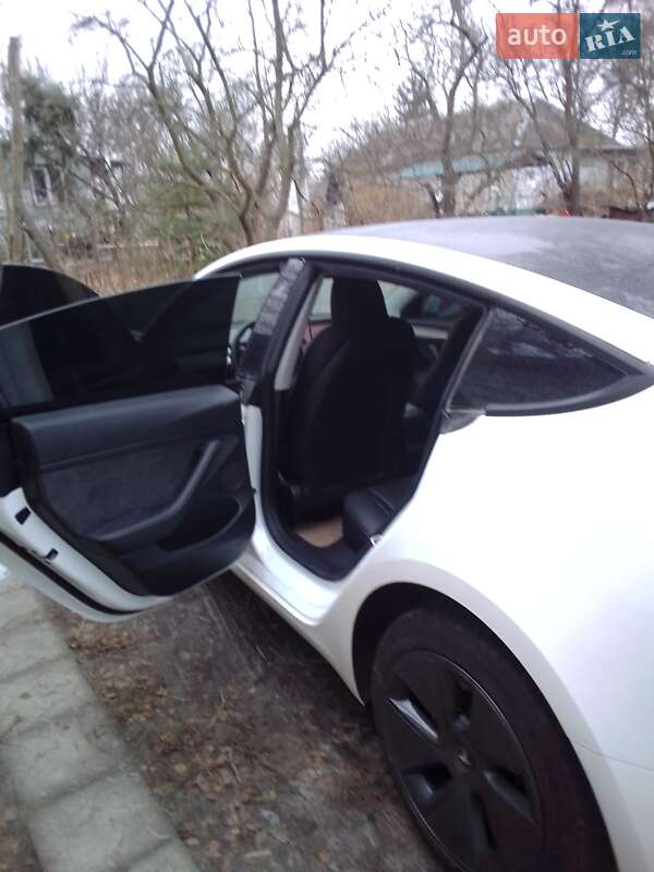 Седан Tesla Model 3 2023 в Киеве