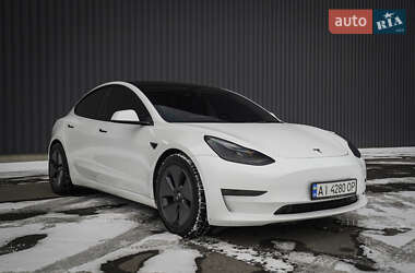 Седан Tesla Model 3 2021 в 