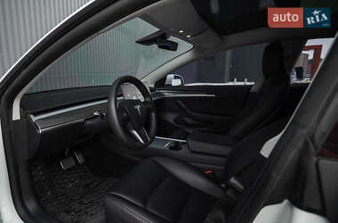 Седан Tesla Model 3 2021 в 