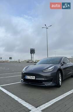 Седан Tesla Model 3 2018 в Одессе