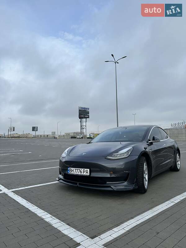 Седан Tesla Model 3 2018 в Одесі