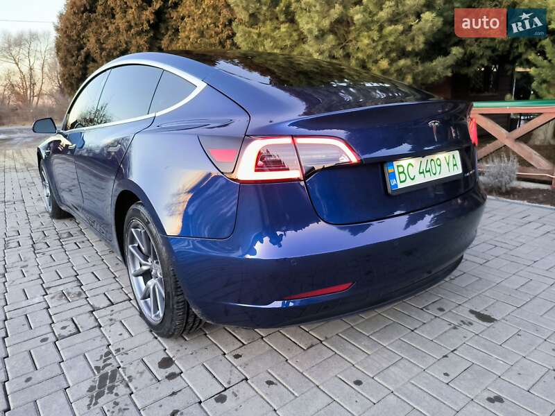 Седан Tesla Model 3 2019 в Самборі
