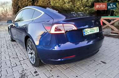 Седан Tesla Model 3 2020 в 
