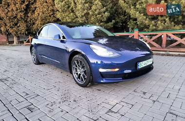 Седан Tesla Model 3 2020 в 