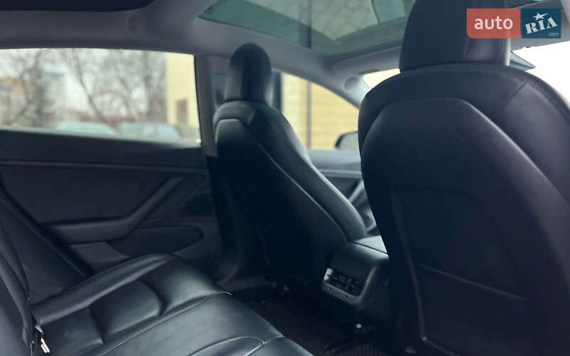 Седан Tesla Model 3 2019 в Ивано-Франковске