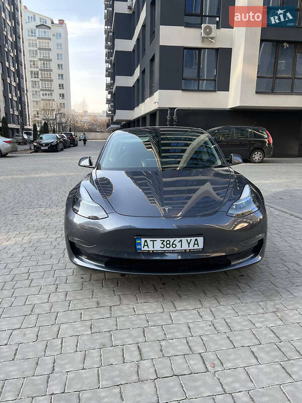 Tesla Model 3 2022