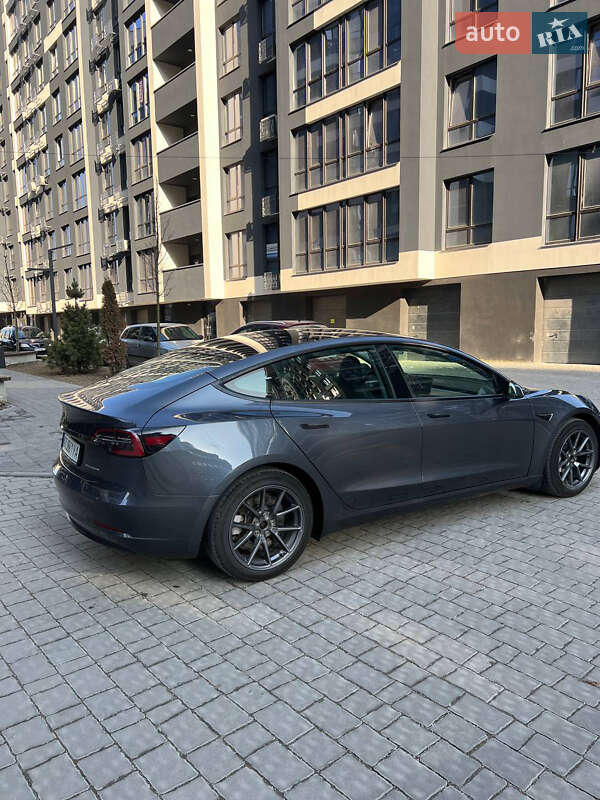Седан Tesla Model 3 2022 в Ивано-Франковске