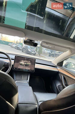 Седан Tesla Model 3 2022 в 