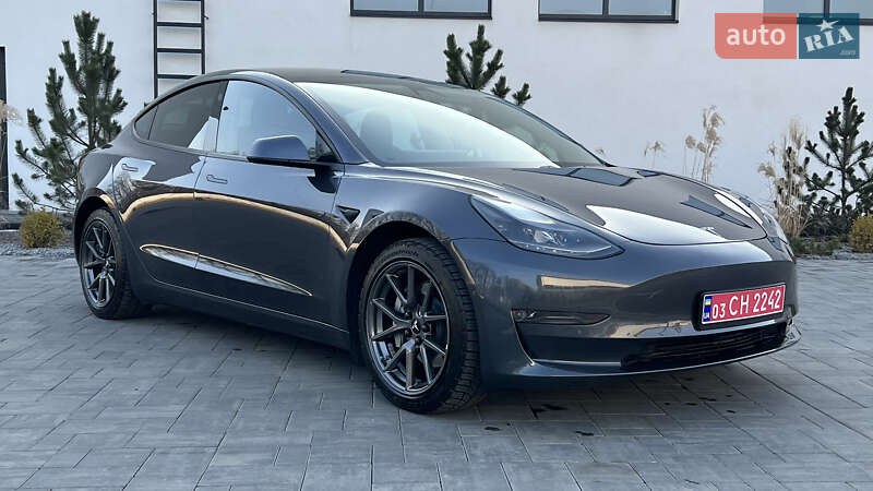 Седан Tesla Model 3 2021 в Луцке