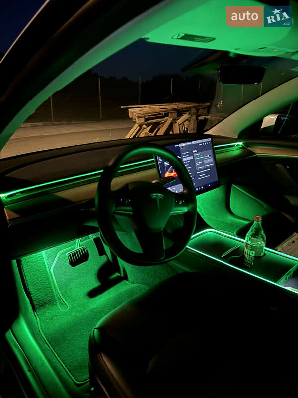 Седан Tesla Model 3 2021 в Києві