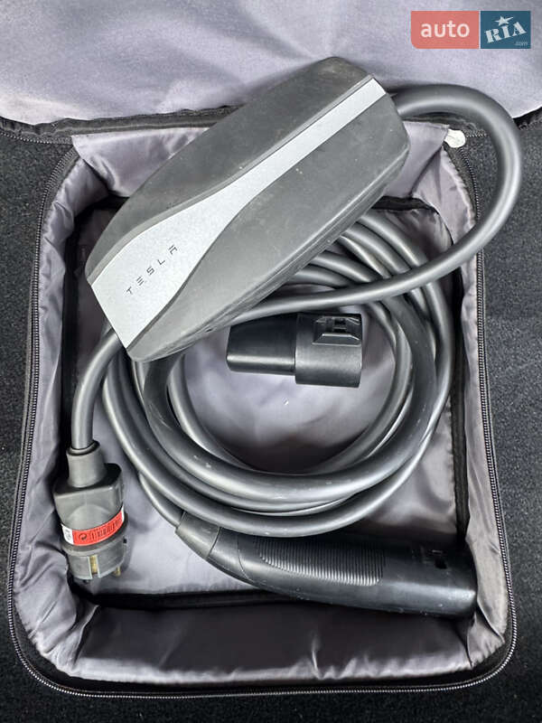 Седан Tesla Model 3 2018 в Львові