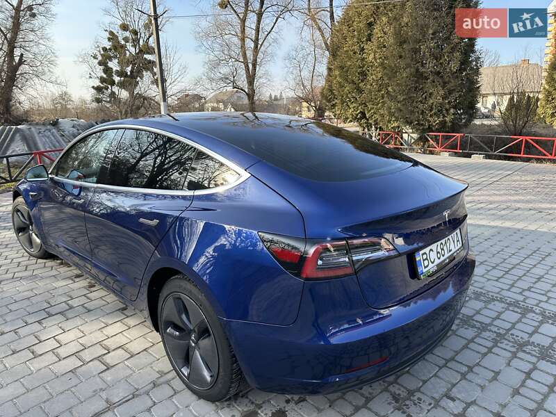 Седан Tesla Model 3 2019 в Львове