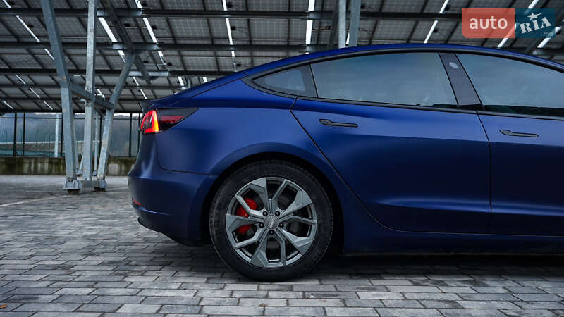 Седан Tesla Model 3 2018 в Львові