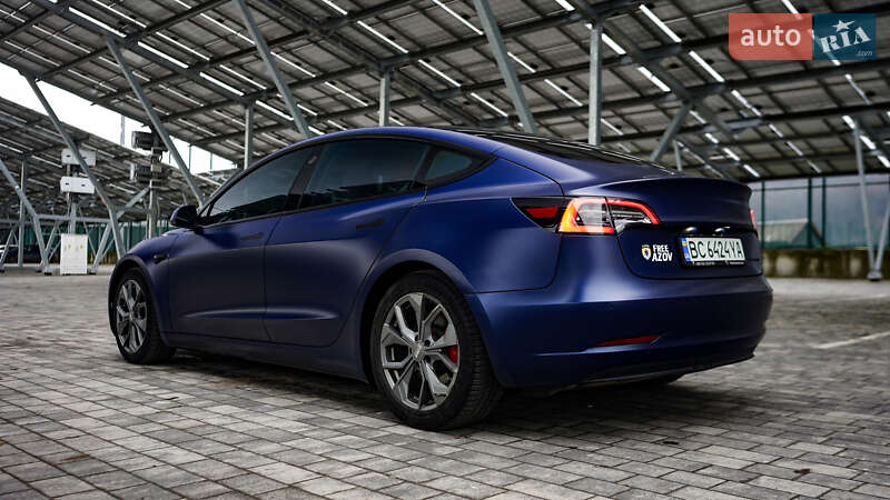 Седан Tesla Model 3 2018 в Львові