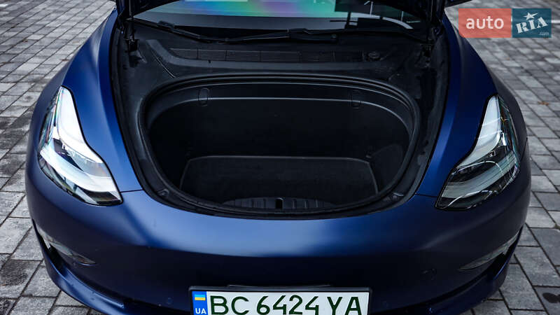 Седан Tesla Model 3 2018 в Львові