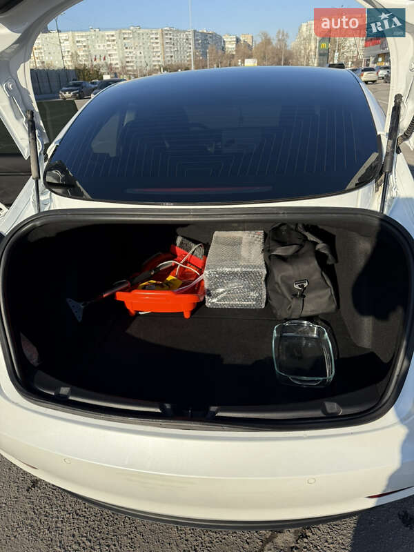 Седан Tesla Model 3 2019 в Запоріжжі