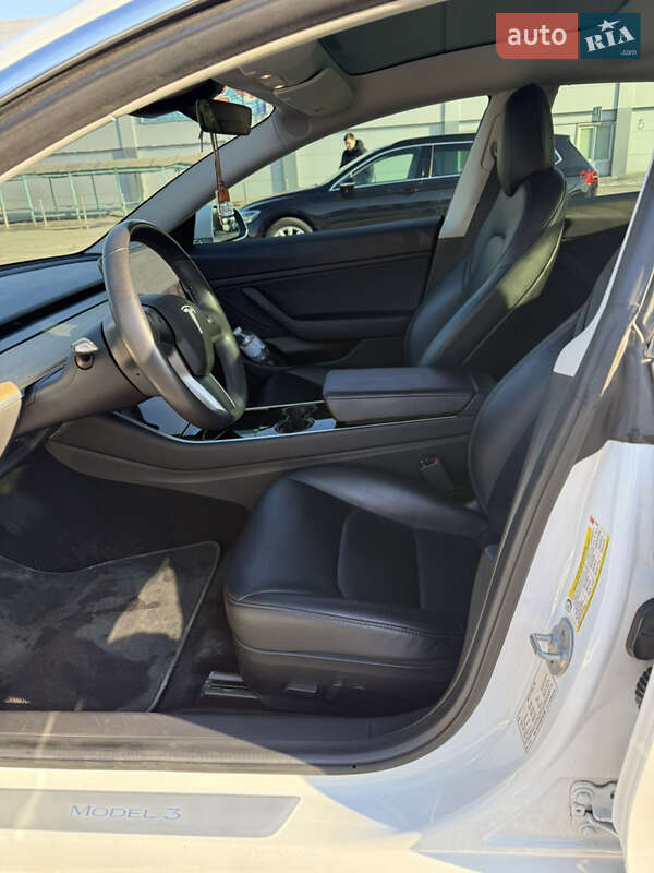 Седан Tesla Model 3 2019 в Запоріжжі