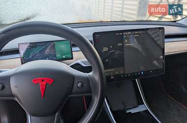 Седан Tesla Model 3 2019 в 