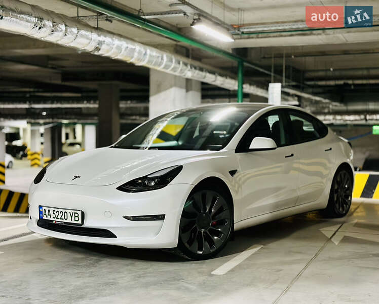 Седан Tesla Model 3 2021 в Києві