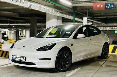 Седан Tesla Model 3 2021 в 