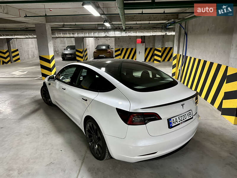 Седан Tesla Model 3 2021 в Києві