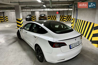 Седан Tesla Model 3 2021 в 