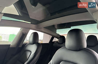 Седан Tesla Model 3 2020 в 
