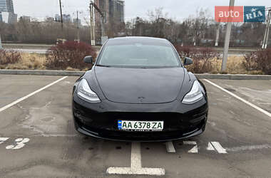 Седан Tesla Model 3 2020 в 