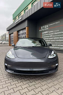 Седан Tesla Model 3 2022 в 