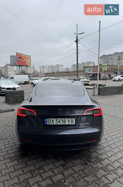 Седан Tesla Model 3 2022 в 
