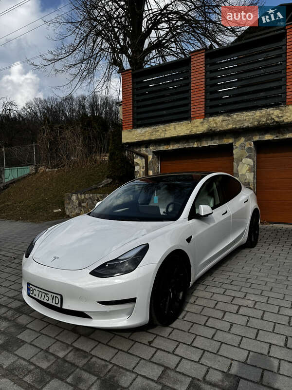 Седан Tesla Model 3 2022 в Львове
