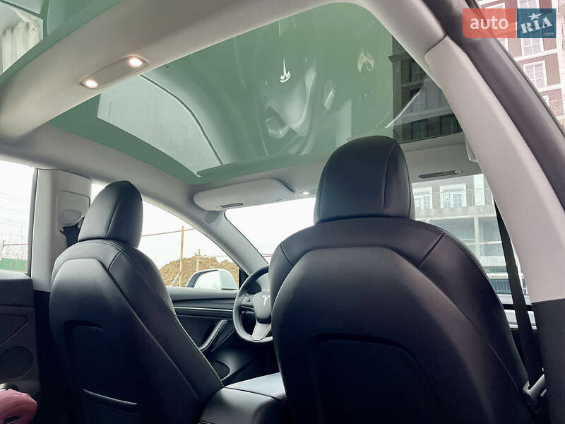 Седан Tesla Model 3 2021 в Києві