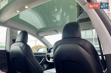 Седан Tesla Model 3 2021 в 